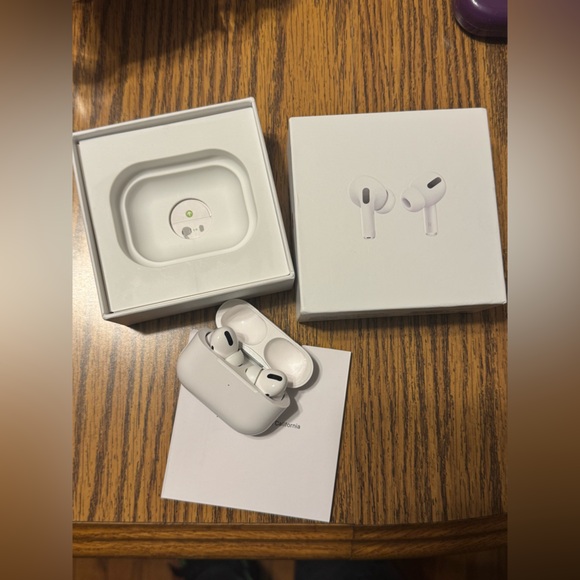 AirPods Pro - Picture 2 of 4